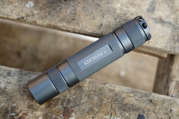Bocialarka Convoy S2+ 1600lm SFT-25R 5000K 3.0B 4,5A optyka medium - obrazek 3